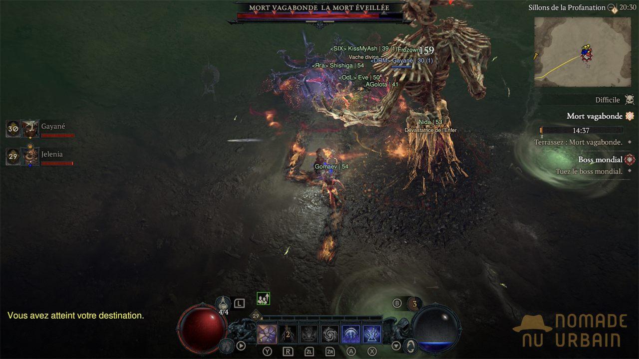 Combat contre un boss mondial à plusieurs joueurs en ligne dans Diablo IV