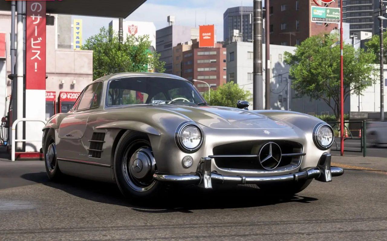 Mercedes-Benz 300 SL argentée à l'arrêt dans une rue de Tokyo