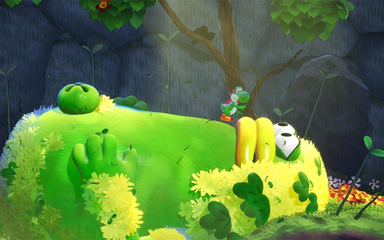 Yoshi debout sur une créature verte géante endormie dans une forêt