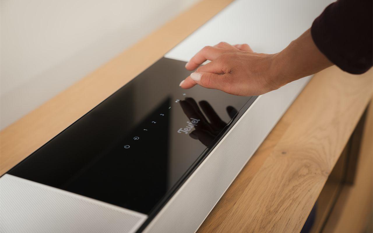 La dalle tactile en verre de la Cinebar Pro 2 blanche