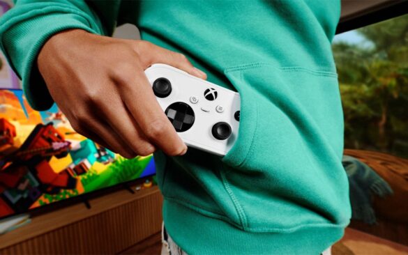 La Xbox Nano tient au creux de votre main : la plus petite des manettes Xbox vous suit partout, de la console à votre smartphone.
